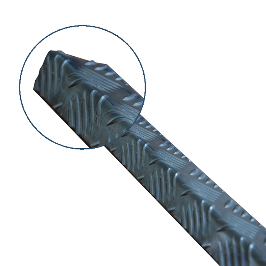 Nez de marche aluminium larmé